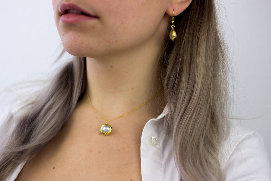 White-gold pearl-eared, gold-plated, genuine, white freshwater pearl as hanging earrings, gold-plated, white pearl, earrings with pearls, yellow gold