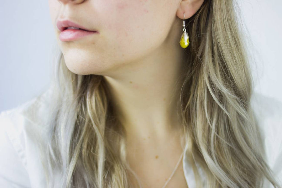 Yellow agate as hanging earrings with silver setting. Real silver, nickel-free, real semi-precious stone, agate in yellow, handmade earrings