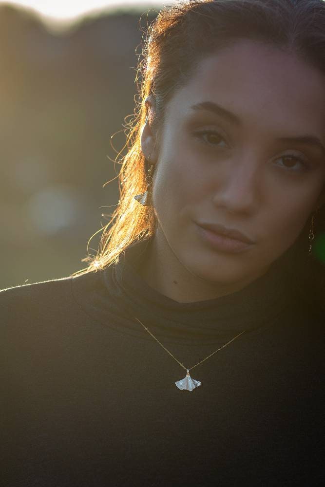 Earrings with golden ginkgo leaf, gold-plated hanging earrings with pendant, filigree leaf, yellow gold gold-plated, handmade, Germany, new.