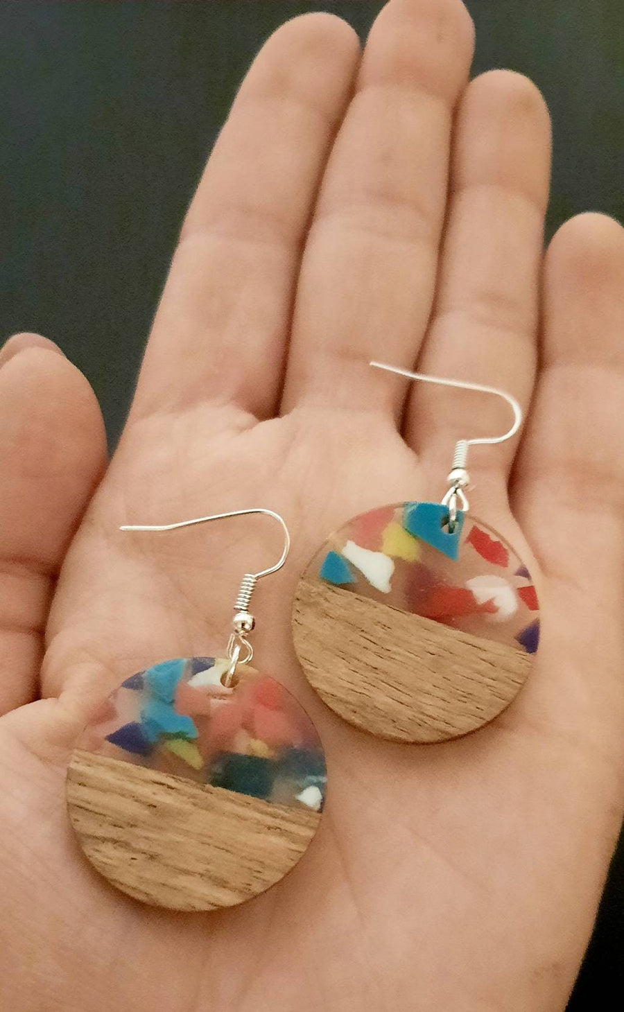 Colorful wooden earrings, circular, walnut wood, resin with splashes of color, handmade, hanging earrings, handmade earrings from Germany