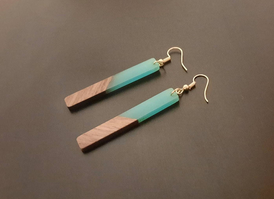 White-brown wooden earrings in the form of long sticks, made of walnut wood and white resin, handmade earrings, new, Germany, 7 cm