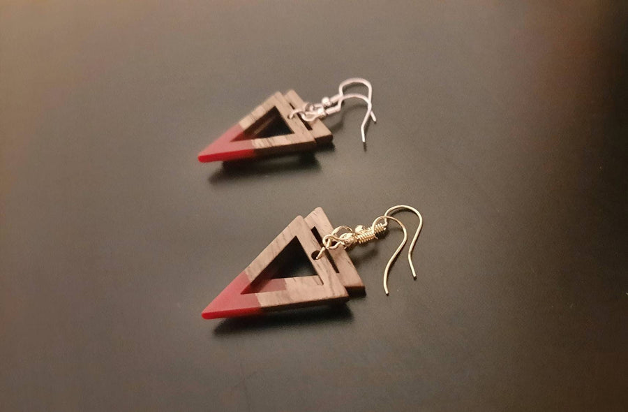 Cream-transparent wooden earrings in the form of triangles with hole, walnut wood and resin, new, handmade earrings from Germany, 5 cm