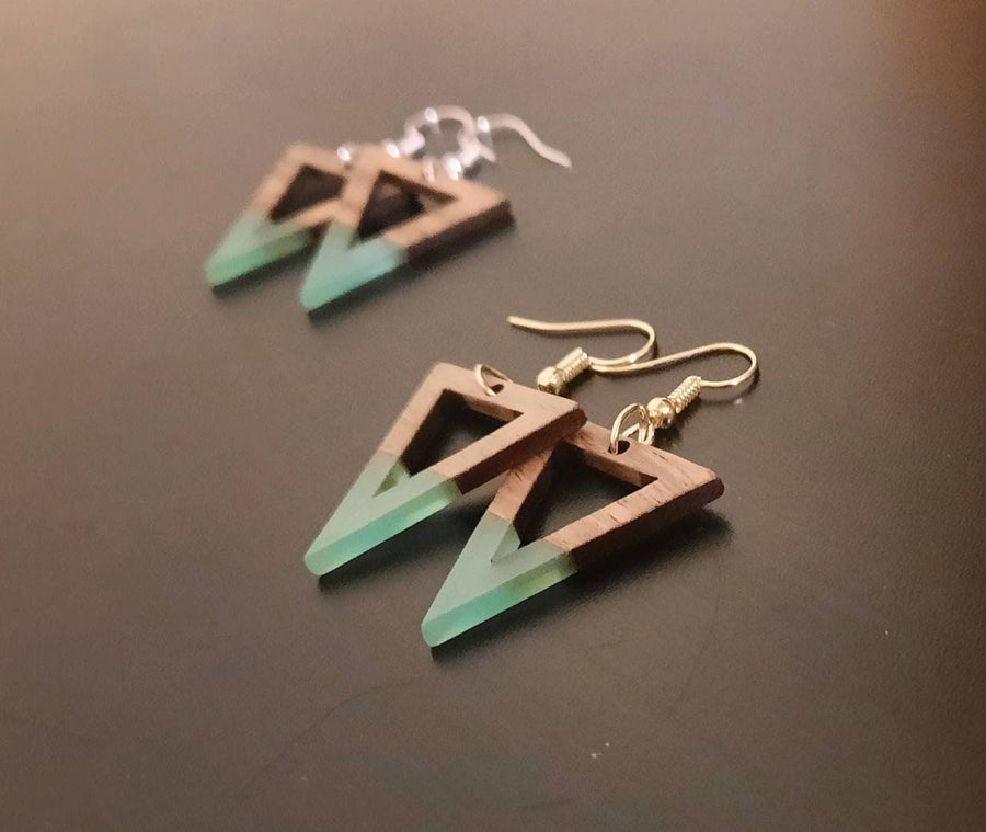 Cream-transparent wooden earrings in the form of triangles with hole, walnut wood and resin, new, handmade earrings from Germany, 5 cm