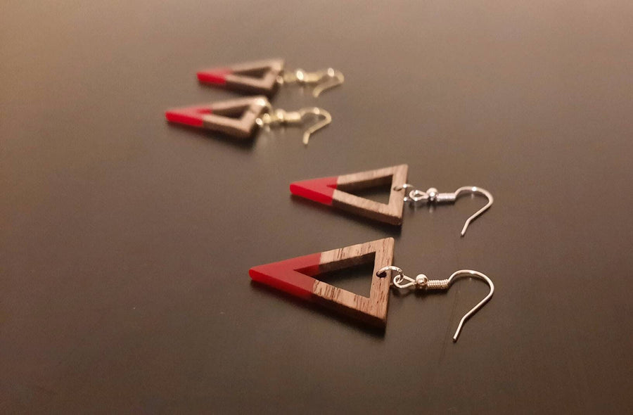 Black-brown wooden earrings in the form of triangles, triangular hole, walnut wood and resin, new, handmade earrings, Germany, 5 cm