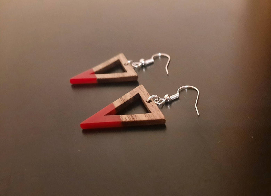 Red-brown wooden earrings, shape of triangles with hole, walnut wood and synthetic resin, new, handmade earrings from Germany, 4 cm, red