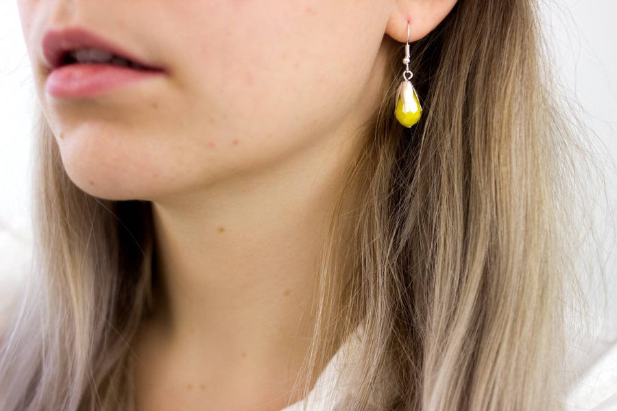 Yellow agate as hanging earrings with silver setting. Real silver, nickel-free, real semi-precious stone, agate in yellow, handmade earrings