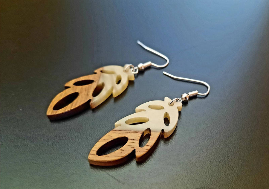 Orange-marbled wooden earrings in the form of leaves made of walnut wood, synthetic resin and wood, handmade earrings from Germany, 3 cm, new