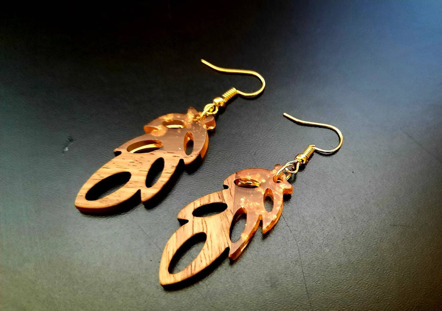 Turquoise-gold wooden earrings in the form of leaves made of walnut wood, resin and gold foil, new, handmade earrings from Germany, 3 cm