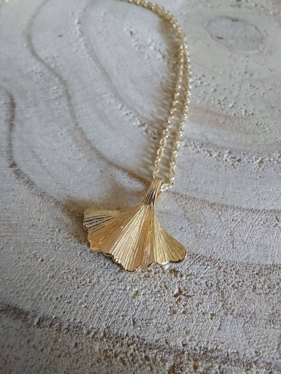 Golden ginkgo leaf as necklace, gold-plated link chain with pendant, filigree leaf, yellow gold gilded, handmade, Germany, new