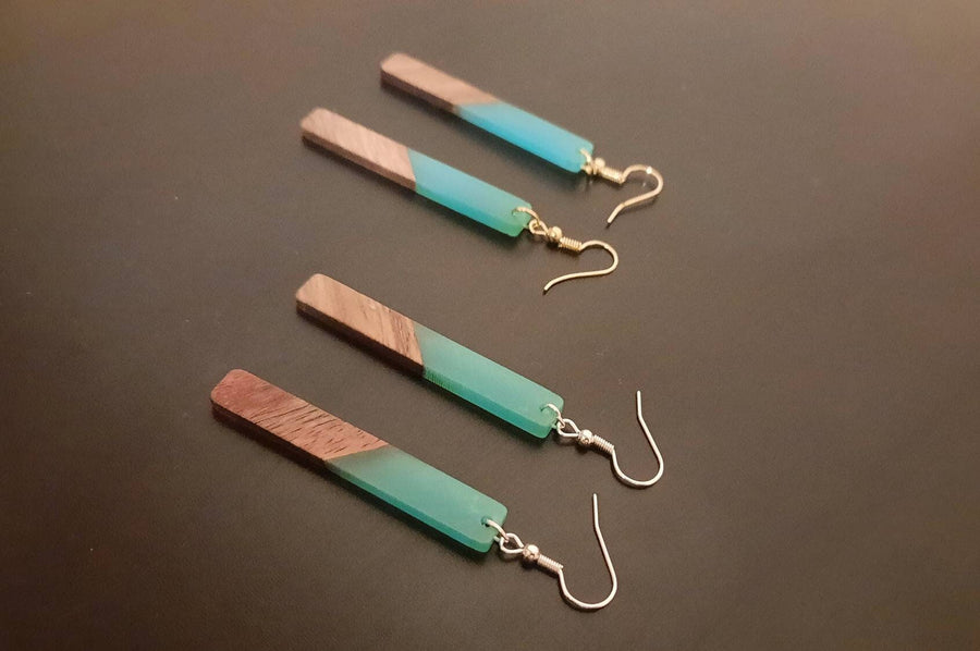 Gold-transparent wooden earrings in the form of long rods, walnut wood, resin and gold foil, handmade earrings, Germany, 7 cm, new