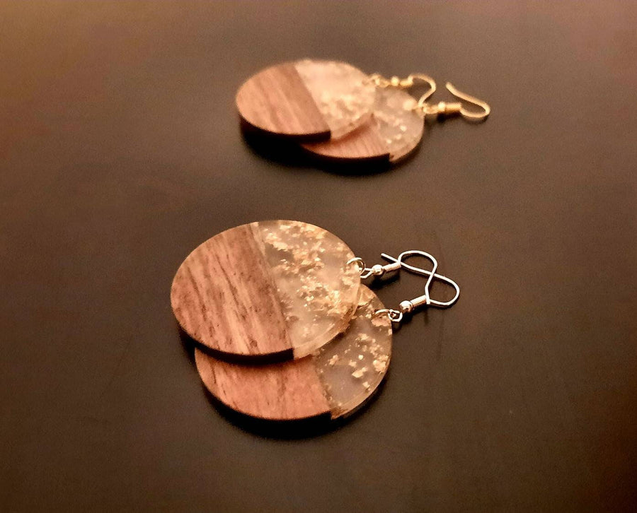 Gold-transparent wooden earrings in the form of long rods, walnut wood, resin and gold foil, handmade earrings, Germany, 7 cm, new