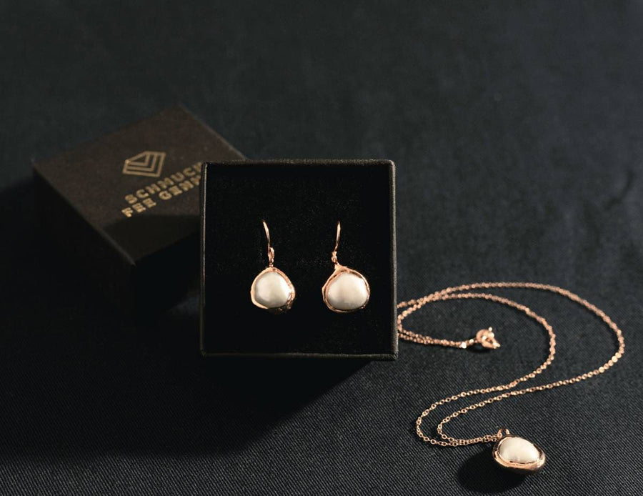 Rose gold jewelry set with large, gold-plated pearl, white freshwater pearl, cultured pearl in white, hanging earrings and necklace in rose gold, new