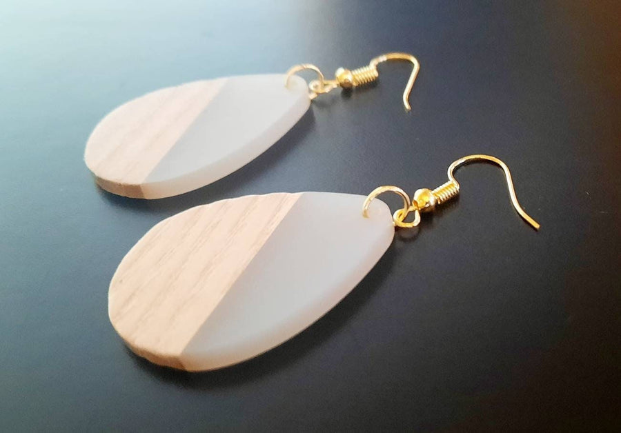 Frosted glass light brown wooden earrings, tear-shaped made of walnut wood, synthetic resin and real wood, new, handmade earrings, Germany, 6 cm