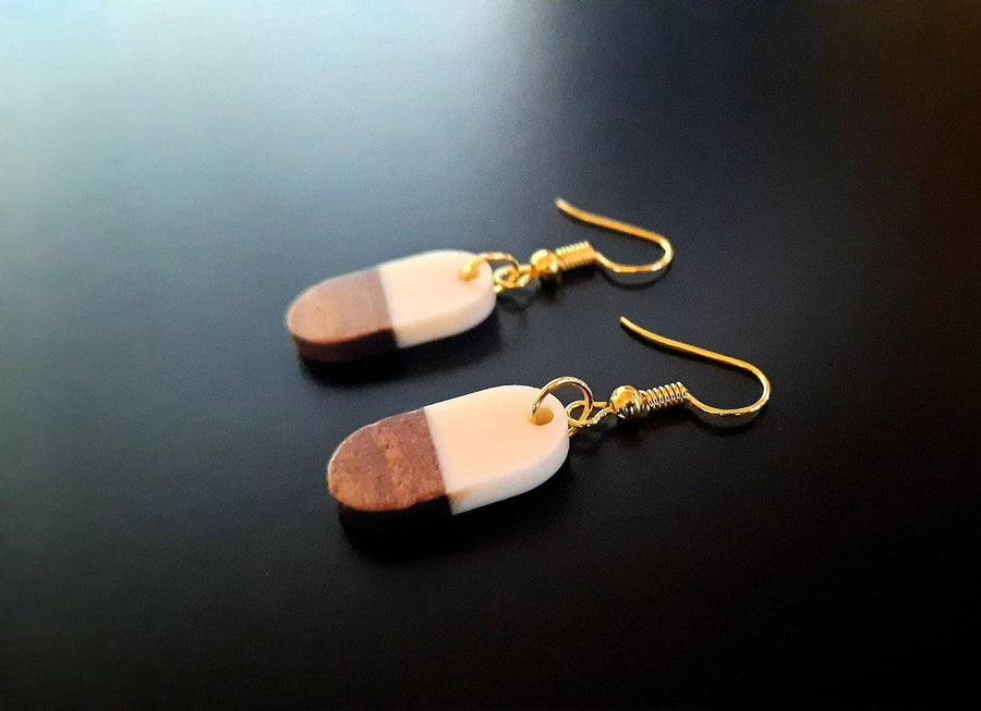 Golden wooden earrings, oval hanging earrings made of walnut wood, transparent synthetic resin and gold foil, handmade earrings, Germany, 3 cm