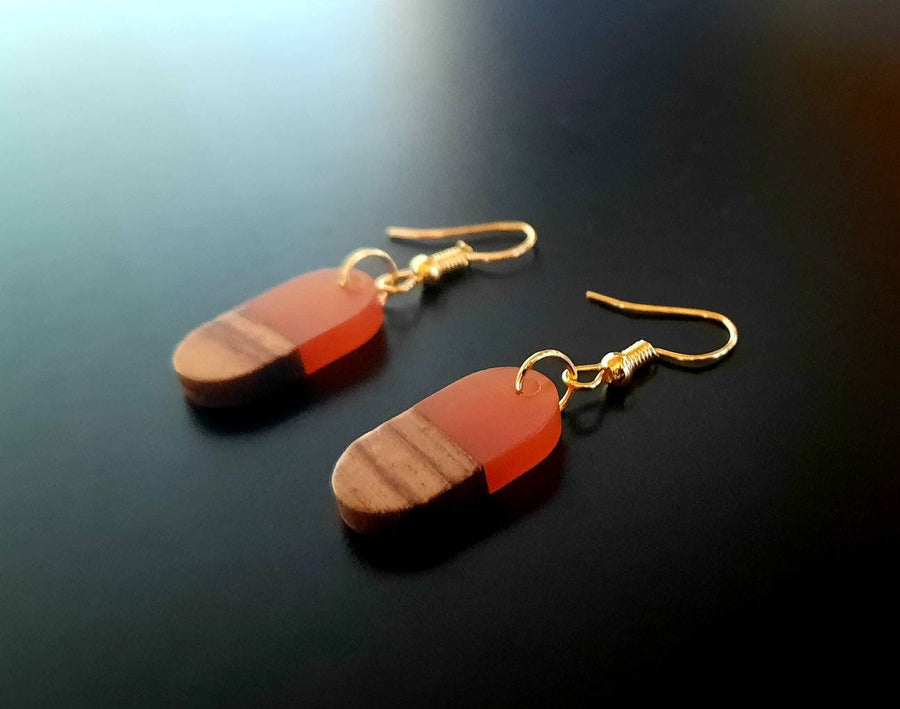 Golden wooden earrings, oval hanging earrings made of walnut wood, transparent synthetic resin and gold foil, handmade earrings, Germany, 3 cm