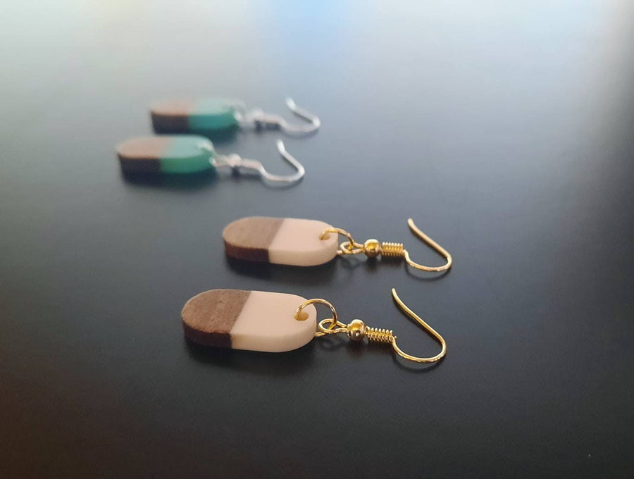 Turquoise-light blue wooden earrings, oval hanging earrings made of walnut wood and turquoise synthetic resin, handmade earrings from Germany, 3 cm