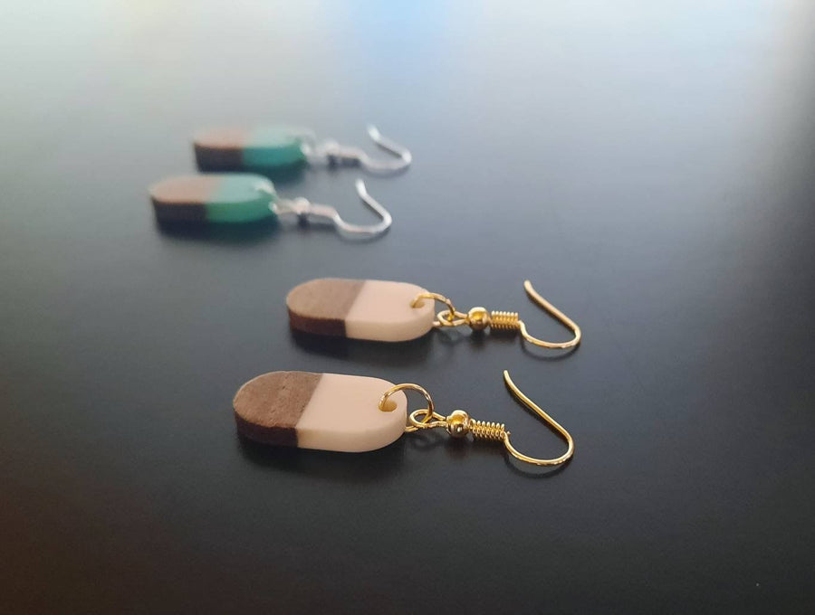 Oval wooden earrings made of transparent synthetic resin and real walnut wood, handmade, hanging earrings, wood, made in Germany, 3 cm