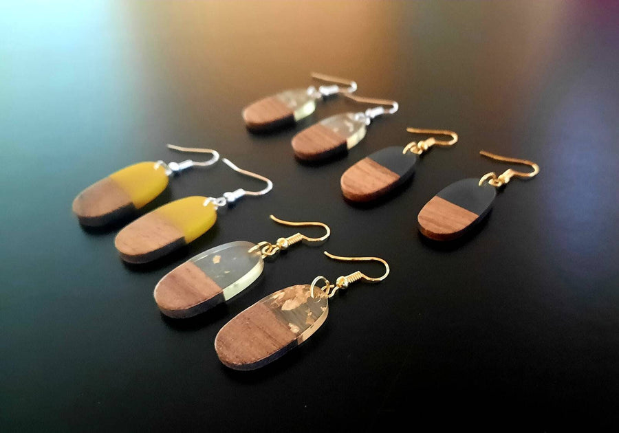 Gold-transparent wooden earrings with gold foil, walnut wood and synthetic resin, handmade, hanging earrings, handmade earrings from Germany