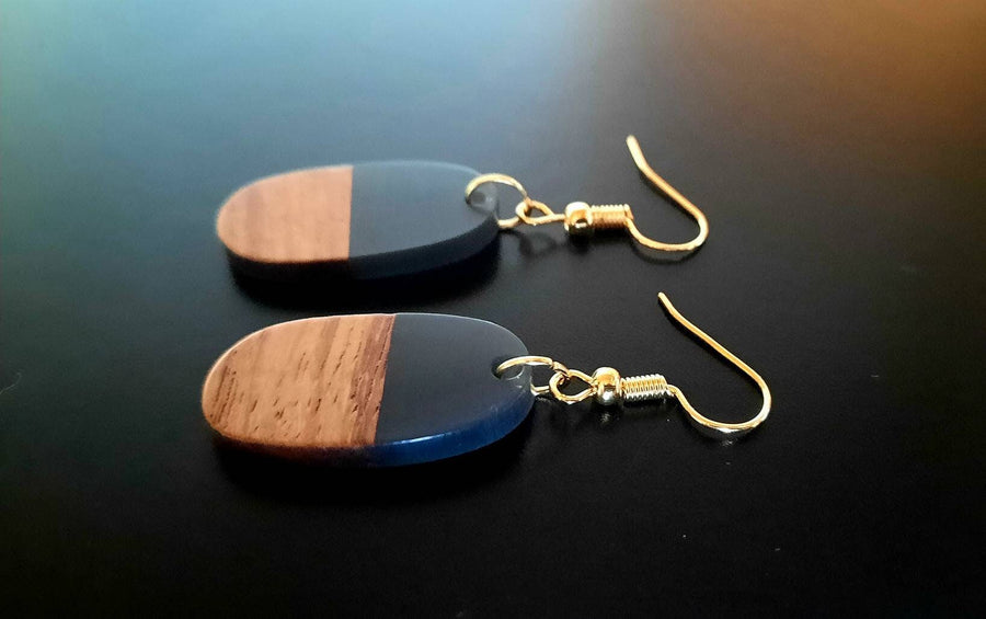 Black wooden earrings in oval, walnut wood and black resin, handmade hanging earrings, handmade, earrings, Germany, 4 cm