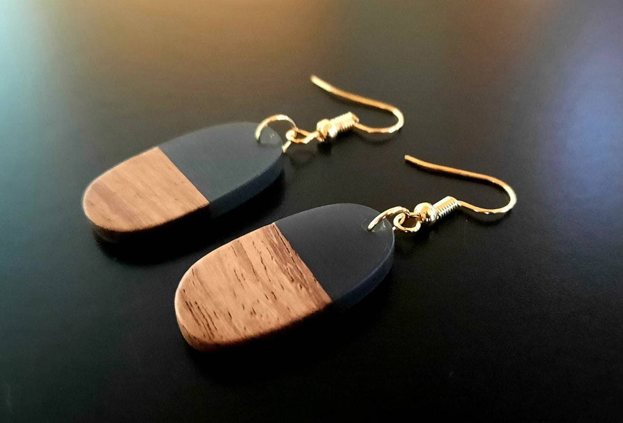 Black wooden earrings in oval, walnut wood and black resin, handmade hanging earrings, handmade, earrings, Germany, 4 cm