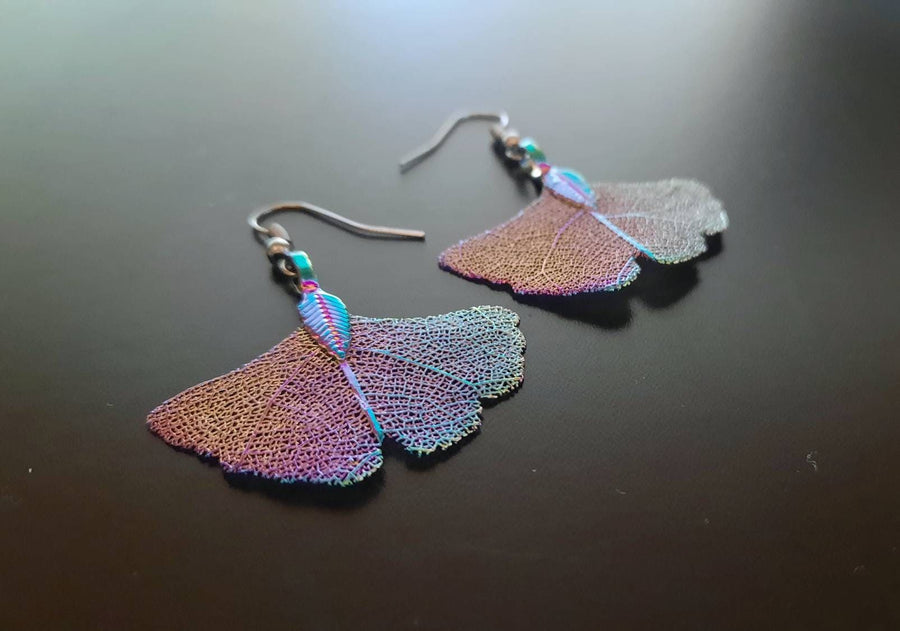 Ginkgo earrings in purple metallic, real gingko leaves on hanging earrings, filigree, real leaf flatinated, handmade from Germany