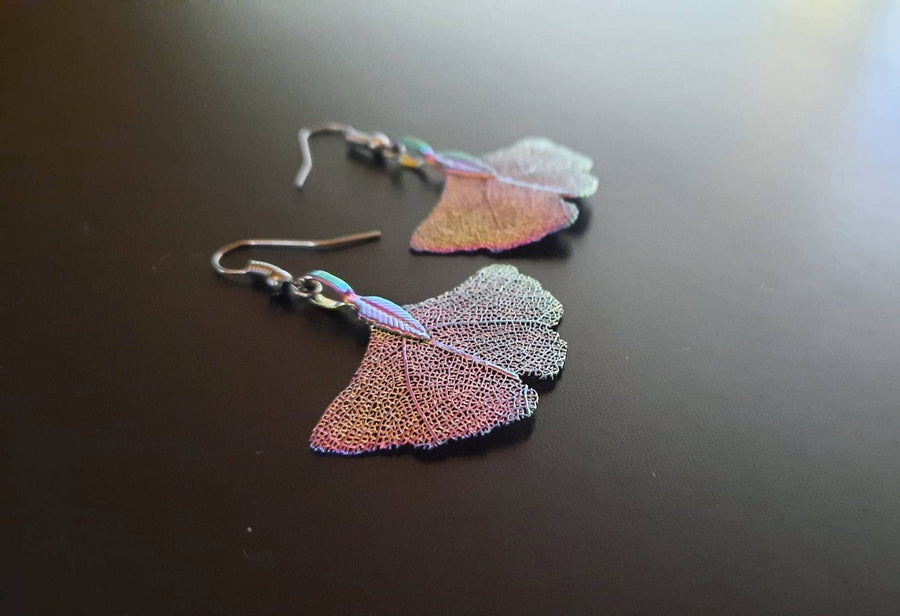 Ginkgo earrings in purple metallic, real gingko leaves on hanging earrings, filigree, real leaf flatinated, handmade from Germany