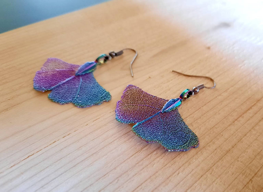 Ginkgo earrings in purple metallic, real gingko leaves on hanging earrings, filigree, real leaf flatinated, handmade from Germany