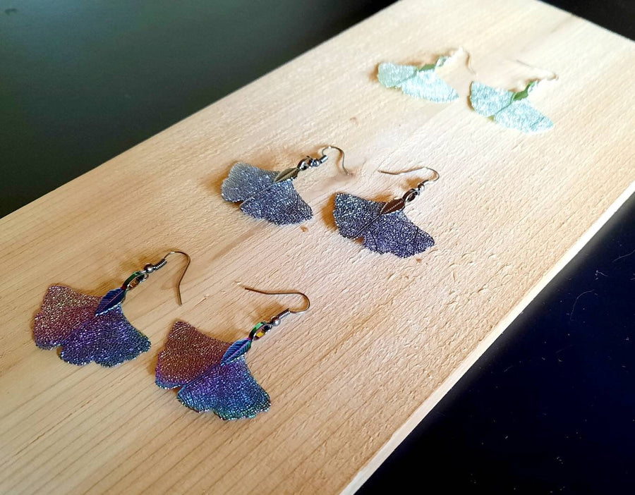 Ginkgo earrings in purple metallic, real gingko leaves on hanging earrings, filigree, real leaf flatinated, handmade from Germany