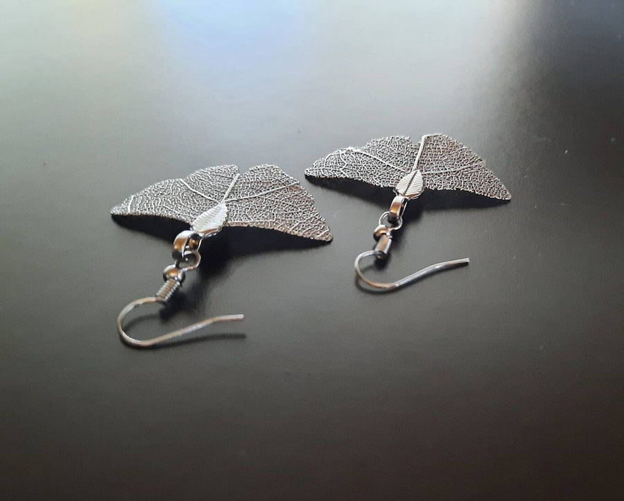 Ginkgo earrings in black, real gingko leaves on hanging earrings, filigree, genuine, black leaf flatinated, handmade, Germany