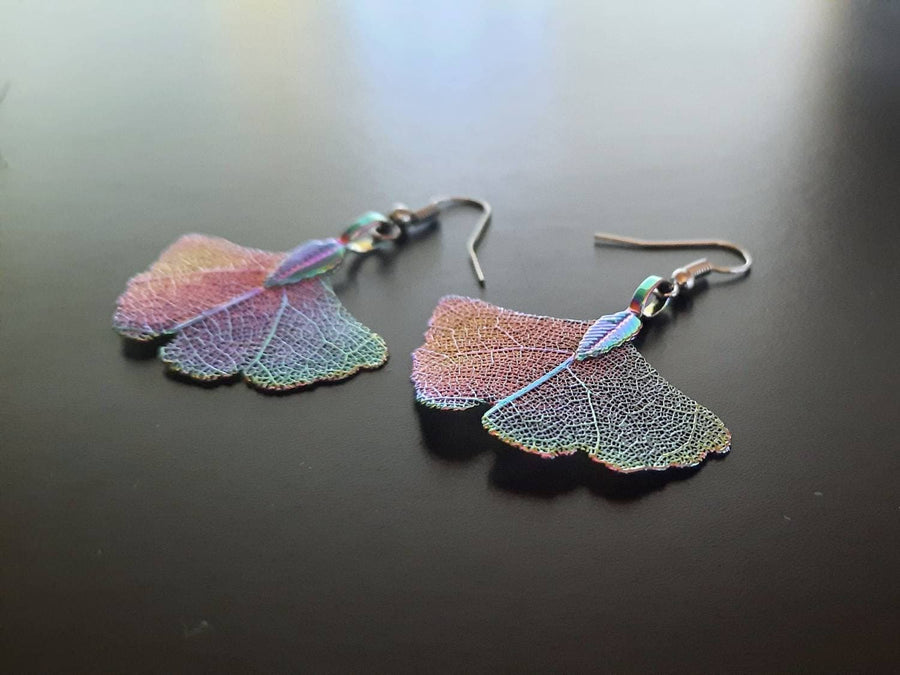 Ginkgo earrings in purple metallic, real gingko leaves on hanging earrings, filigree, real leaf flatinated, handmade from Germany