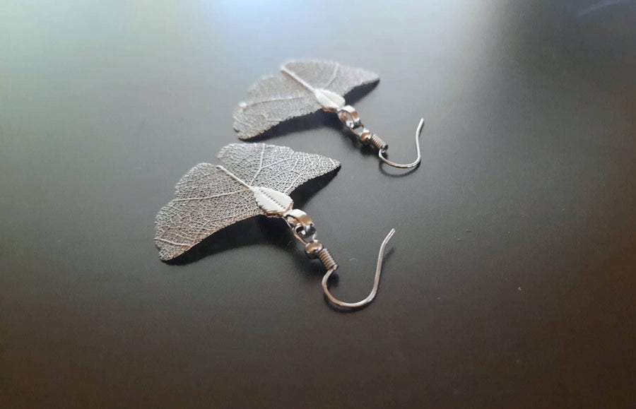 Ginkgo earrings in black, real gingko leaves on hanging earrings, filigree, genuine, black leaf flatinated, handmade, Germany