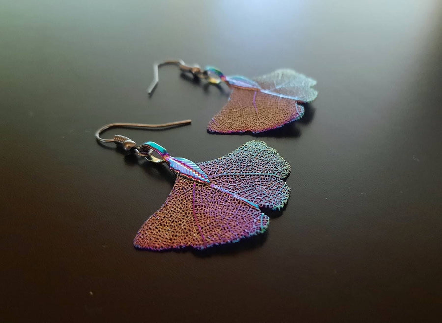 Ginkgo earrings in purple metallic, real gingko leaves on hanging earrings, filigree, real leaf flatinated, handmade from Germany