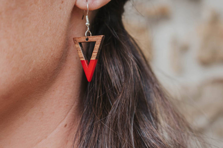 Black-brown wooden earrings in the form of triangles, triangular hole, walnut wood and resin, new, handmade earrings, Germany, 5 cm