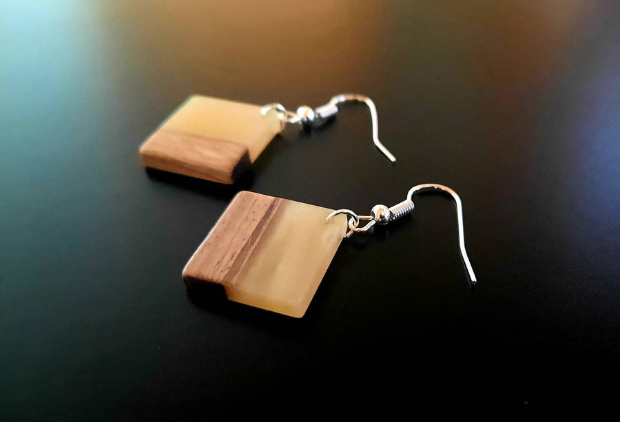 Gold-transparent wooden earrings in the form of long rods, walnut wood, resin and gold foil, handmade earrings, Germany, 7 cm, new