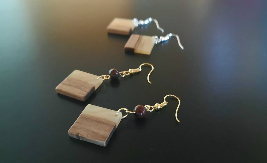 Gold-transparent wooden earrings in the form of long rods, walnut wood, resin and gold foil, handmade earrings, Germany, 7 cm, new