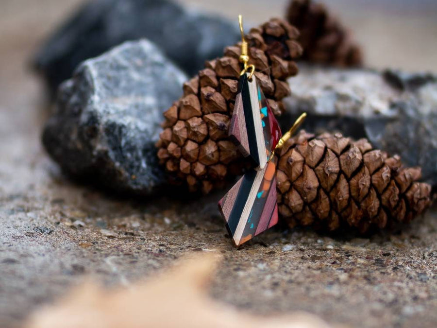 Gold-transparent wooden earrings in the form of long rods, walnut wood, resin and gold foil, handmade earrings, Germany, 7 cm, new