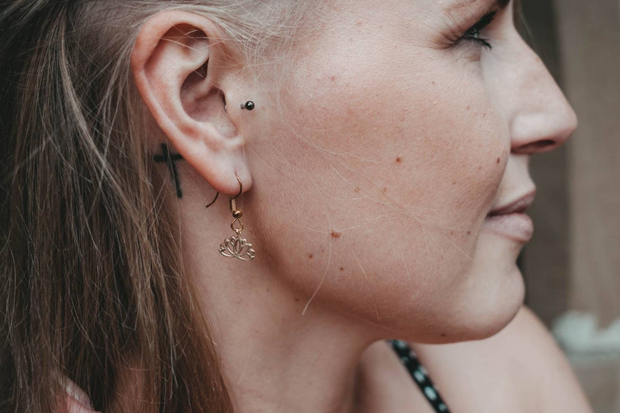 Gold-plated hanging earrings with lotus flower, golden pendant in yellow gold with ear hook, handmade from Germany, yoga symbol, flower new