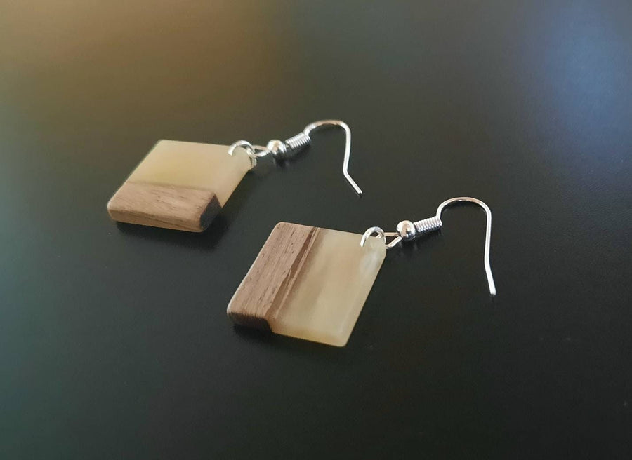 Gold-transparent wooden earrings in the form of long rods, walnut wood, resin and gold foil, handmade earrings, Germany, 7 cm, new