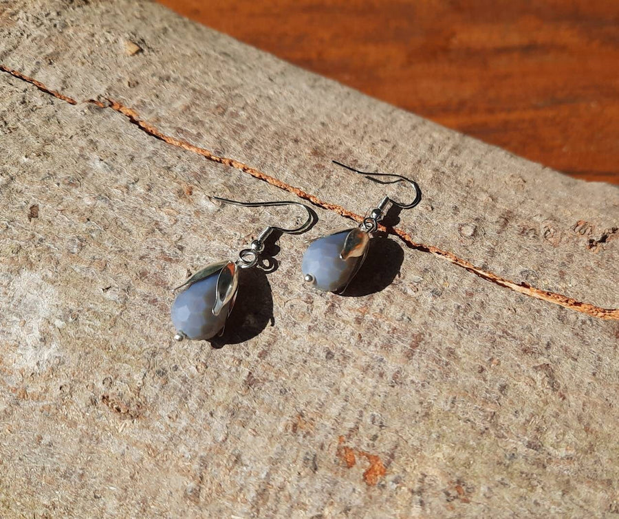 Grey hanging earrings with agate in real silver, 925 sterling silver, nickel-free, real semi-precious stone, real agate in light grey, handmade